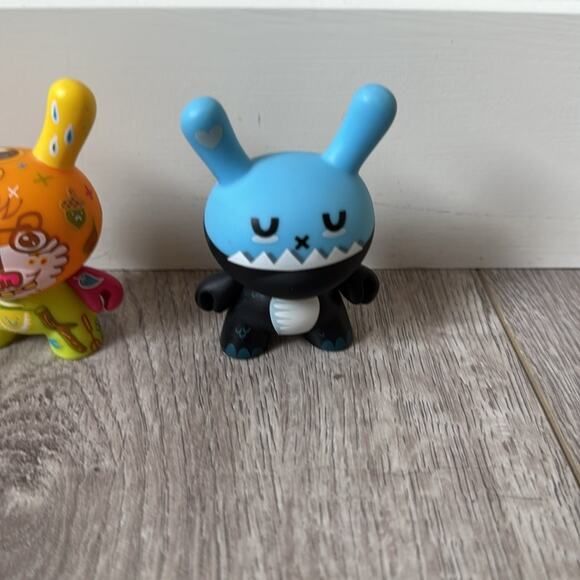 Set of 3 Y2K Kidrobot Dunnies Ye Olde English Collectible Figures - Picture 3 of 6